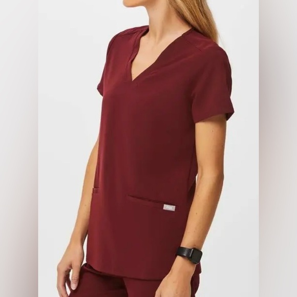 Figs Casma Three Pocket Scrub Top Burgundy Women XL RN,Medical Professional EUC! - Picture 3 of 11